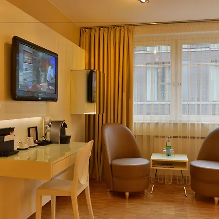 Santo Κολωνία