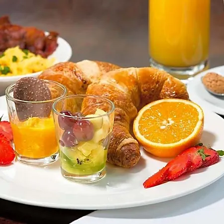 Santo Hotel Kolonia